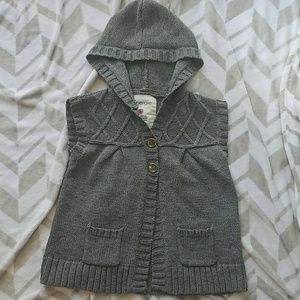 Hooded sleeveless sweater
